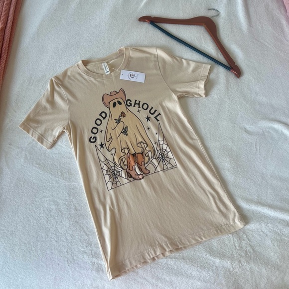 Graphic Tee NWT - Picture 2 of 4